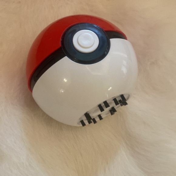 Pokemon Ball Desk Keyboard mini vacuum - super cute! Used once - Picture 2 of 5